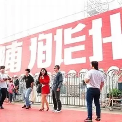 时间线作品三月回声封面，钟表与波纹